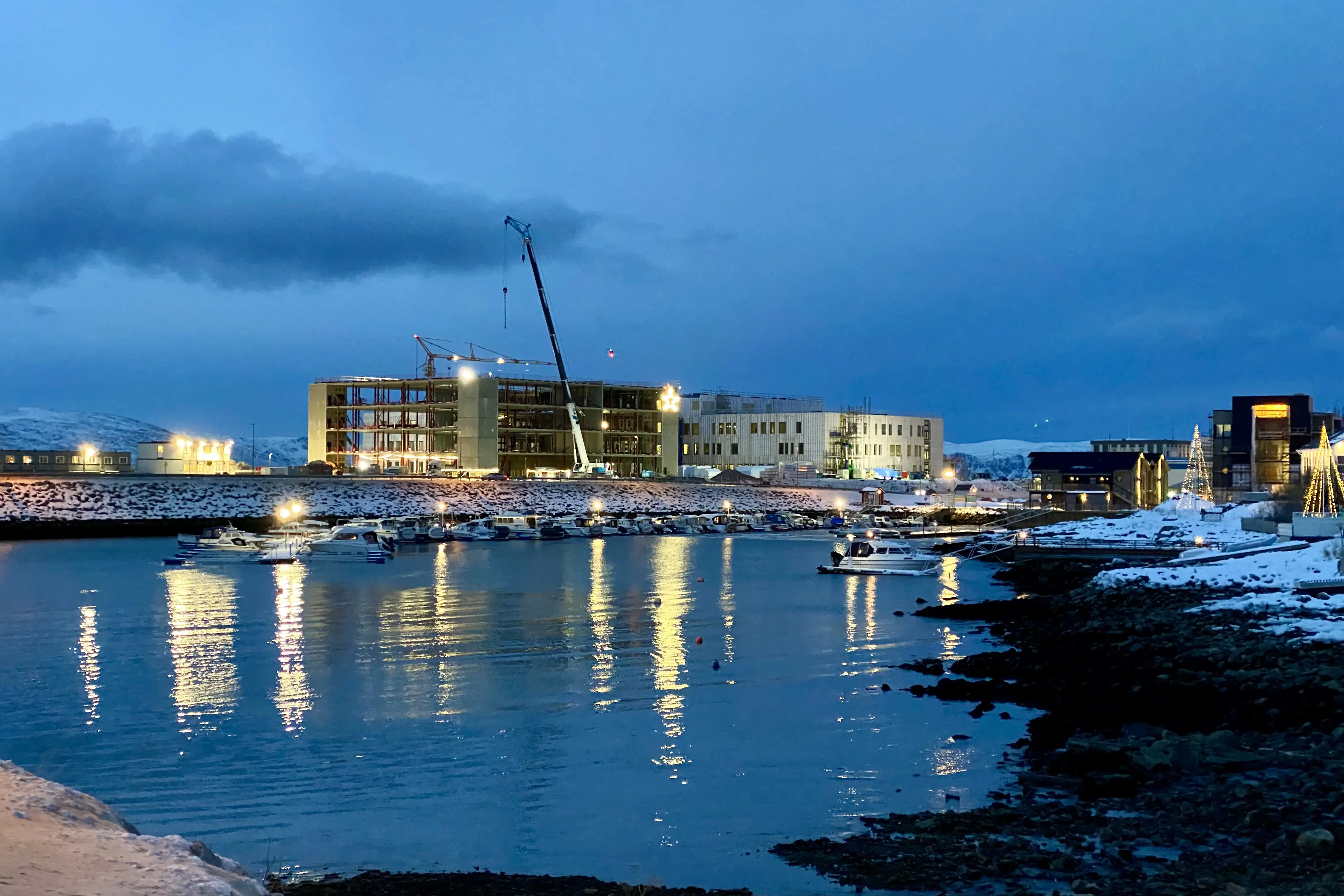 Bilde av nyhe Hammerfest sykehus med marinaen i forgrunnen.