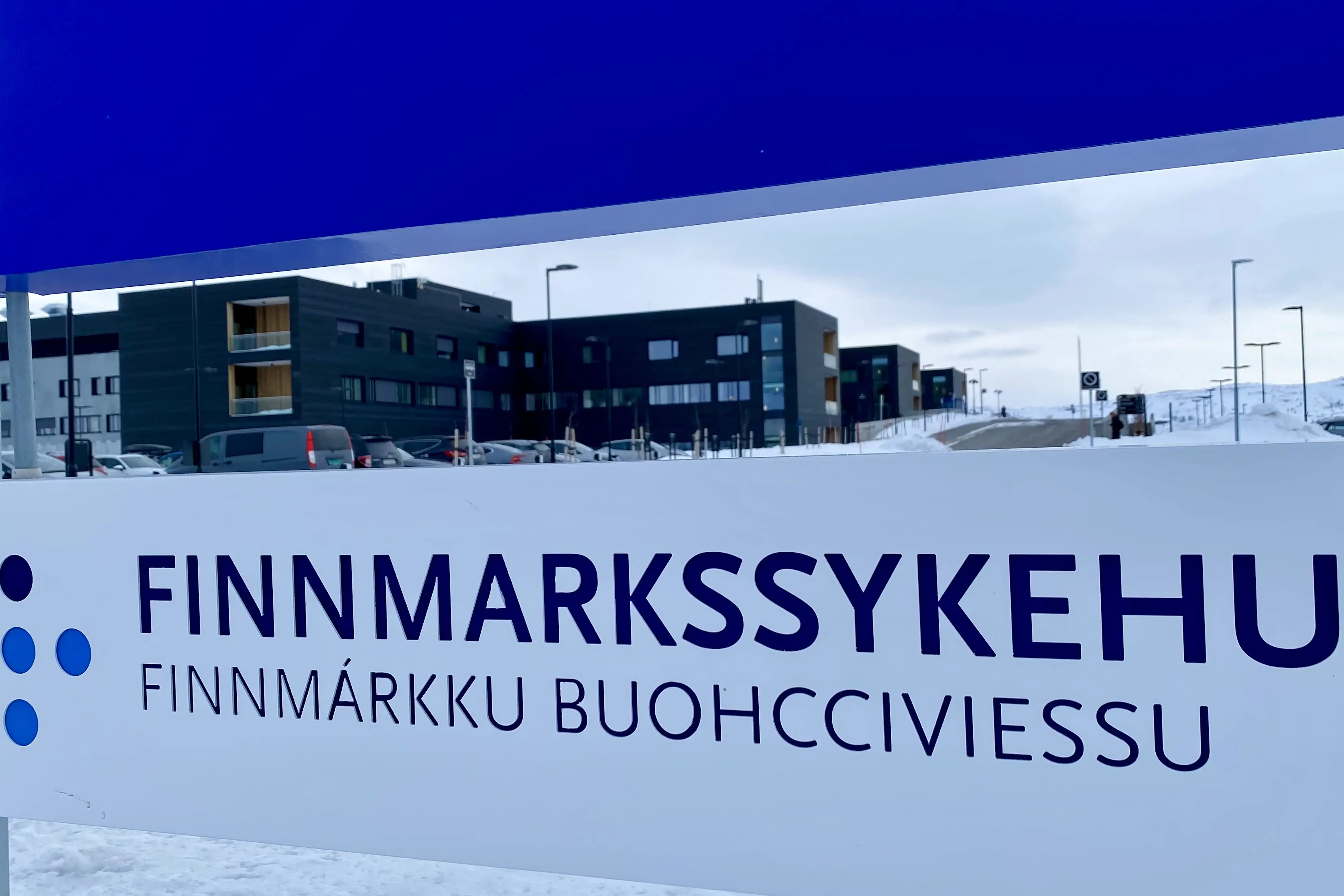 xBilde av skiltet til KIrkenes sykehus